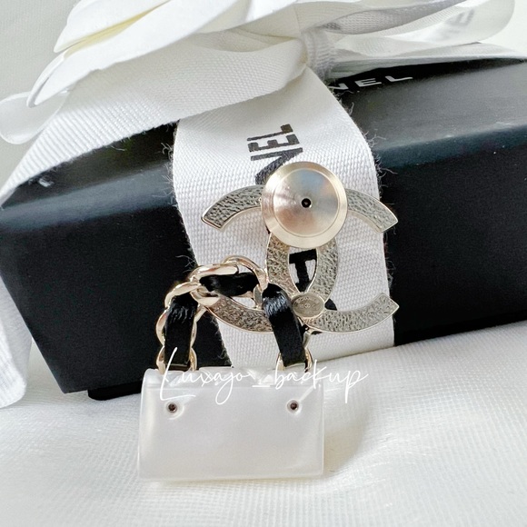 Chanel 23C Brooch - Picture 2 of 5